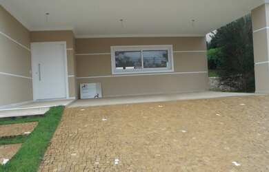 Imagem: A casa possui 4 Dormitórios, 4 Suítes, 6 Banheiros, 2 Vagas