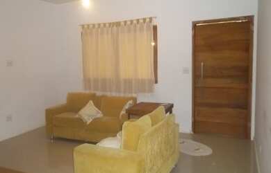 Imagem: A casa possui 3 Dormitórios, 1 Suíte, 3 Banheiros, 2 Vagas