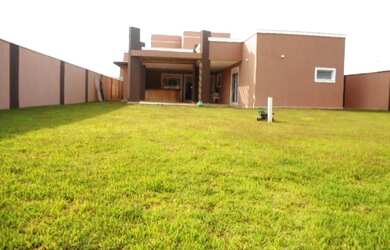 Imagem: A casa possui 3 Dormitórios, 2 Suítes, 4 Banheiros, 3 Vagas