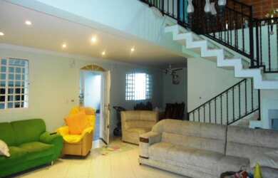 Imagem: 3 dormitórios, 1 suítes, 4 banheiro, 6 vagas na garagem, 400M²