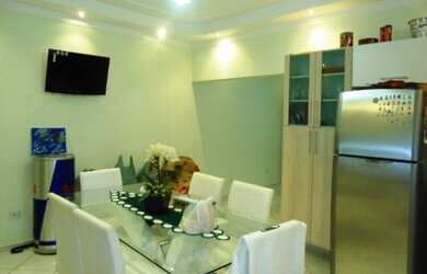 Imagem: A casa possui 2 Dormitórios, 1 Suíte, 2 Banheiros, 2 Vagas