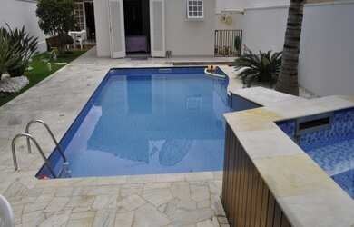 Imagem: A casa possui 3 Dormitórios, 1 Suíte, 3 Banheiros, 2 Vagas