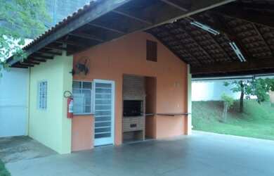 Imagem: A casa possui 2 Dormitórios, 1 Suíte, 2 Banheiros, 2 Vagas