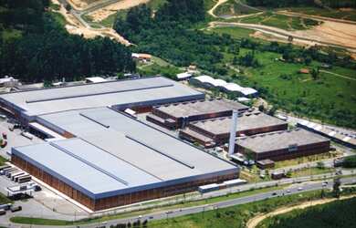 Imagem: O depósito possui 20 Banheiros, 50 Vagas na garagem, 72.037m²