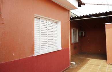 Imagem: A casa possui 3 Dormitórios, 1 Suíte, 2 Banheiros, 1 Vaga