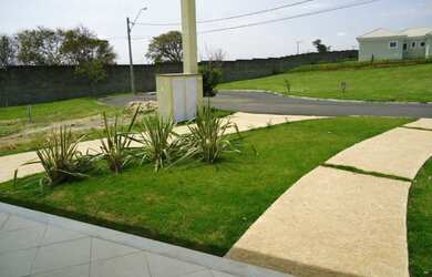 Imagem: A casa possui 4 Dormitórios, 4 Suítes, 5 Banheiros, 4 Vagas