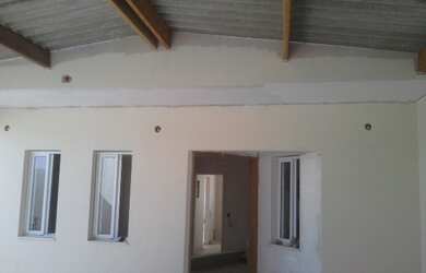 Imagem: A casa possui 3 Dormitórios, 1 Suíte, 3 Banheiros, 2 Vagas