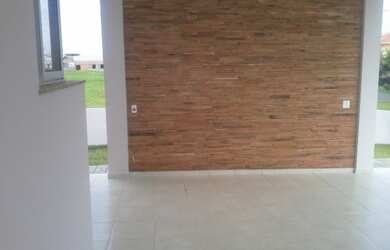 Imagem: A casa possui 3 Dormitórios, 3 Suítes, 5 Banheiros, 2 Vagas