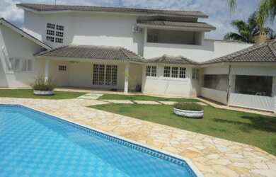 Imagem: A casa possui 5 Dormitórios, 3 Suítes, 8 Banheiros, 6 Vagas