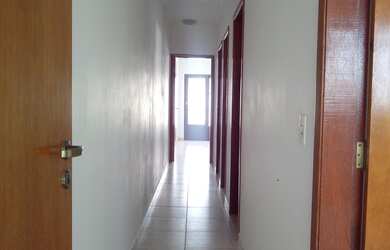 Imagem: A casa possui 3 Dormitórios, 1 Suíte, 2 Banheiros, 2 Vagas