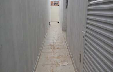 Imagem: A casa possui 3 Dormitórios, 1 Suíte, 3 Banheiros, 2 Vagas