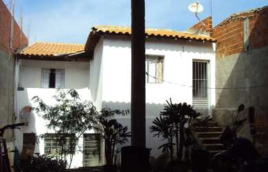 Imagem: A casa possui 2 Dormitórios, 1 Suíte, 3 Banheiros, 2 Vagas