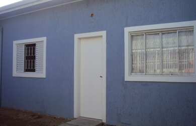 Imagem: A casa possui 2 Dormitórios, 1 Suíte, 2 Banheiros, 2 Vagas