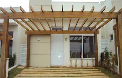 Imagem: A casa possui 3 Dormitórios, 1 Suíte, 3 Banheiros, 2 Vagas