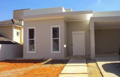 Imagem: A casa possui 4 Dormitórios, 4 Suítes, 7 Banheiros, 4 Vagas