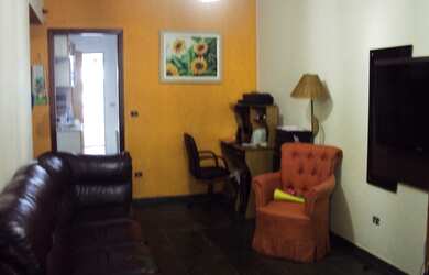 Imagem: A casa possui 2 Dormitórios, 1 Banheiro, 2 Vagas na garagem