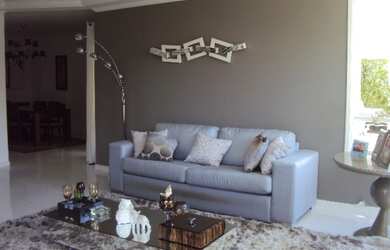 Imagem: A casa possui 5 Dormitórios, 5 Suítes, 8 Banheiros, 4 Vagas