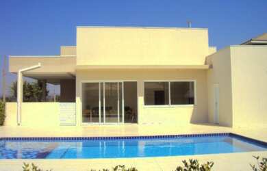 Imagem: A casa possui 4 Dormitórios, 4 Suítes, 6 Banheiros, 4 Vagas