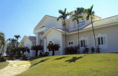 Imagem: A casa possui 7 Dormitórios, 4 Suítes, 9 Banheiros, 4 Vagas