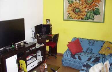 Imagem: A casa possui 2 Dormitórios, 1 Banheiro, 2 Vagas na garagem