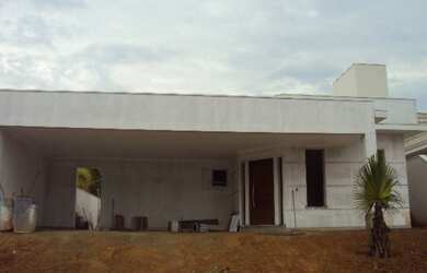 Imagem: A casa possui 4 Dormitórios, 4 Suítes, 7 Banheiros, 6 Vagas