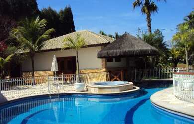 Imagem: A casa possui 12 Dormitórios, 10 Suítes, 14 Banheiros, 6 Vagas