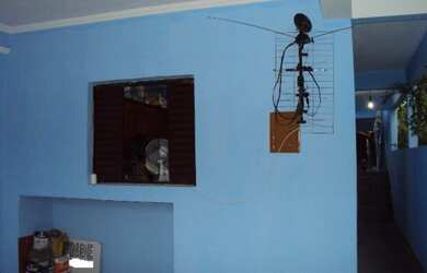 Imagem: A casa possui 4 Dormitórios, 1 Suíte, 3 Banheiros, 2 Vagas