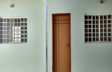 Imagem: A casa possui 2 Dormitórios, 1 Suíte, 2 Banheiros, 2 Vagas