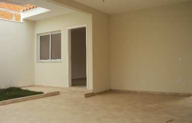 Imagem: A casa possui 3 Dormitórios, 3 Suítes, 4 Banheiros, 2 Vagas