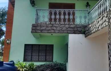 Imagem: A casa possui 5 Dormitórios, 4 Suítes, 4 Banheiros, 20 Vagas