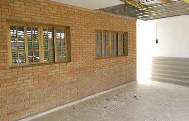 Imagem: A casa possui 3 Dormitórios, 1 Suíte, 3 Banheiros, 2 Vagas