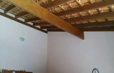 Imagem: A casa possui 2 Dormitórios, 2 Banheiros, 2 Vagas na garagem