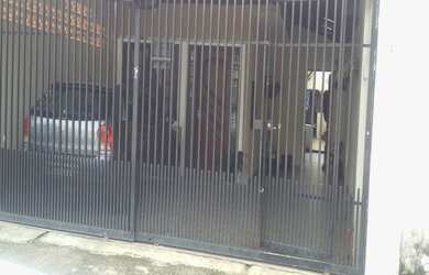 Imagem: A casa possui 2 Dormitórios, 2 Banheiros, 3 Vagas na garagem