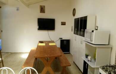 Imagem: A casa possui 2 Dormitórios, 1 Banheiro, 2 Vagas na garagem