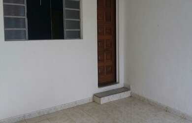 Imagem: A casa possui 3 Dormitórios, 2 Banheiros, 110m² de Área Privada