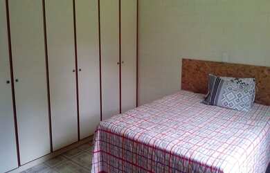 Imagem: A casa possui 4 Dormitórios, 1 Suíte, 5 Banheiros, 4 Vagas