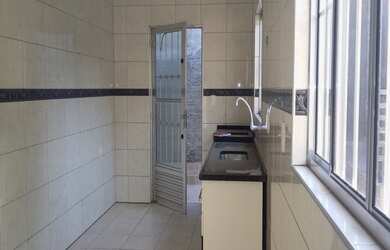 Imagem: A casa possui 3 Dormitórios, 2 Banheiros, 1 Vaga na garagem