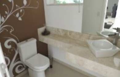 Imagem: A casa possui 3 Dormitórios, 1 Suíte, 3 Banheiros, 3 Vagas