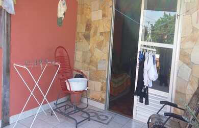 Imagem: A casa possui 2 Dormitórios, 1 Suíte, 3 Banheiros, 1 Vaga