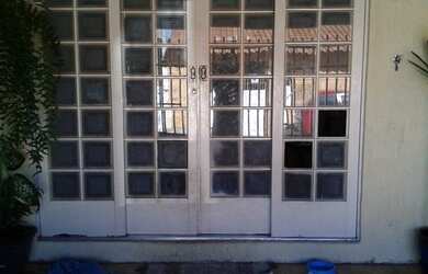 Imagem: A casa possui 2 Dormitórios, 2 Banheiros, 1 Vaga na garagem