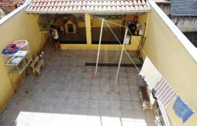 Imagem: A casa possui 3 Dormitórios, 2 Banheiros, 1 Vaga na garagem