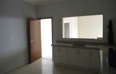 Imagem: A casa possui 4 Dormitórios, 4 Suítes, 6 Banheiros, 4 Vagas