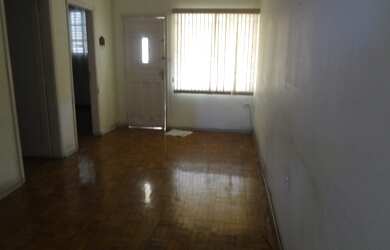 Imagem: A casa possui 2 Dormitórios, 2 Banheiros, 3 Vagas na garagem