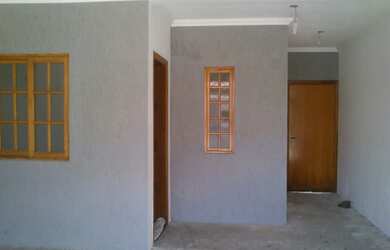 Imagem: A casa possui 3 Dormitórios, 1 Suíte, 3 Banheiros, 3 Vagas