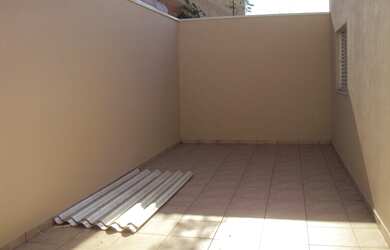 Imagem: A casa possui 3 Dormitórios, 1 Suíte, 3 Banheiros, 2 Vagas