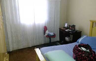 Imagem: A casa possui 4 Dormitórios, 2 Banheiros, 6 Vagas na garagem