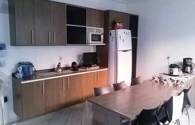 Imagem: A casa possui 2 Dormitórios, 1 Banheiro, 2 Vagas na garagem