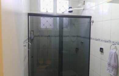 Imagem: A casa possui 3 Dormitórios, 1 Suíte, 1 Banheiro, 3 Vagas