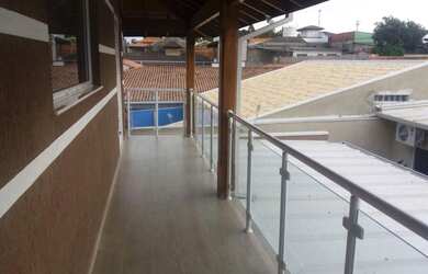 Imagem: A casa possui 4 Dormitórios, 1 Suíte, 3 Banheiros, 3 Vagas