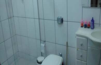 Imagem: A casa possui 2 Dormitórios, 1 Banheiro, 1 Vaga na garagem